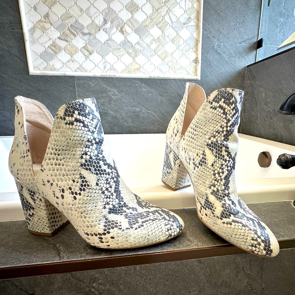 Snakeakin booties